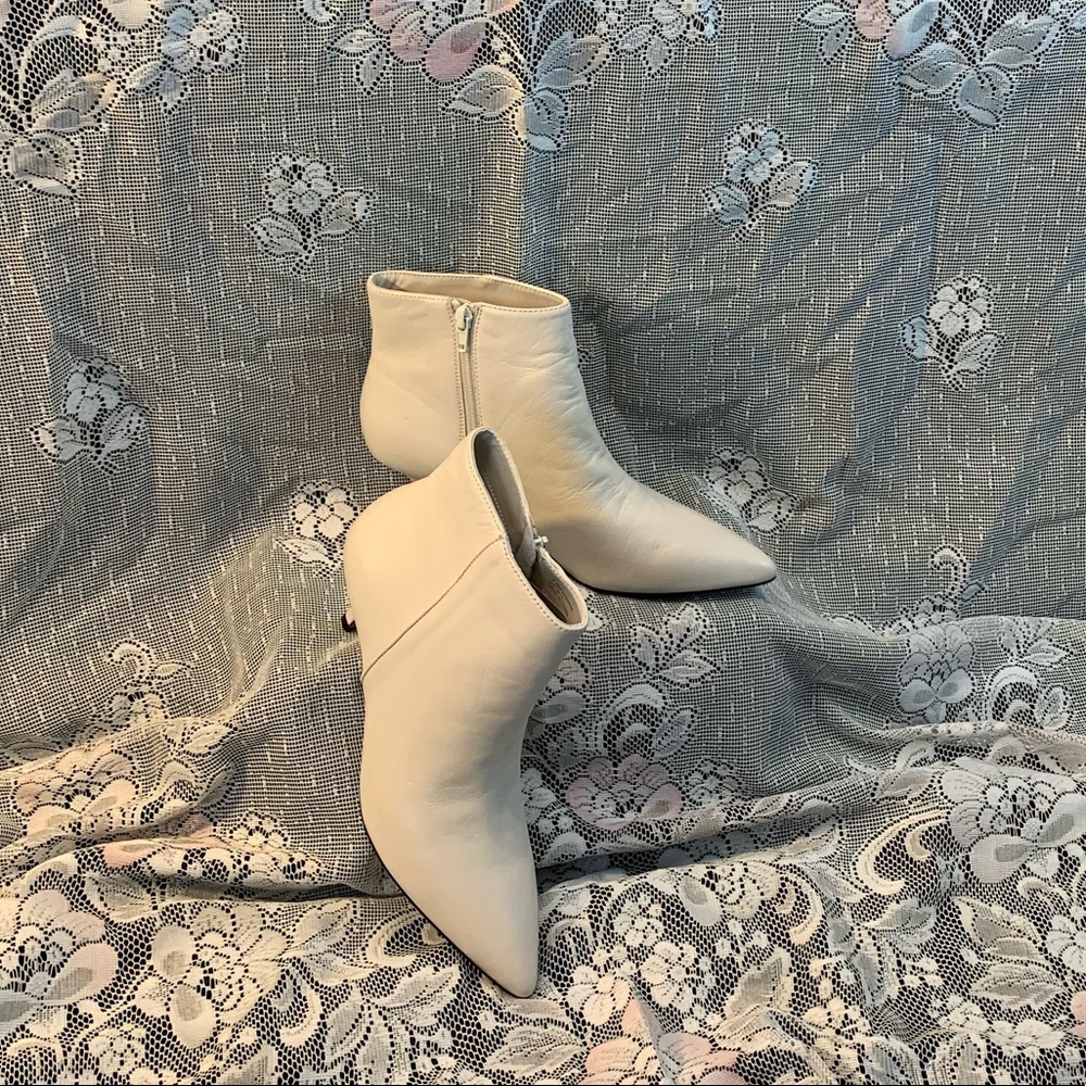 Kensie White Leather Ankle  Boots